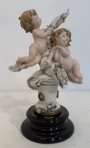 lot 12 image: Vintage Cherubs with Flowers Figure by Giuseppe Armani #2