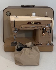 lot 34 image: BEAUTIFUL Vintage SINGER 403A Slant-O-Matic Zig Zag Sewing Machine&nbsp