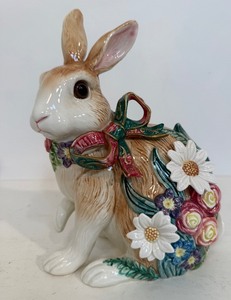 lot 45 image: Vintage Fitz &amp Floyd Woodland Spring Sitting Bunny Rabbit
