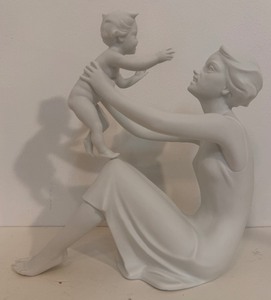 lot 48 image: Vintage Kaiser Porcelain Mother &amp Child Figurine