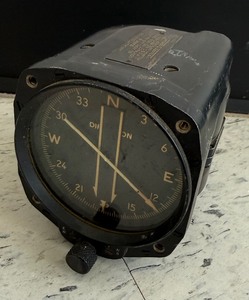 lot 92 image: Vintage WWII Era Navy Aircraft Compass