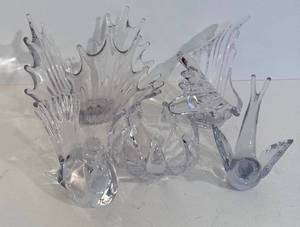 lot 29 image: Lot of 5 Handblown Glass bowls and figures