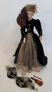 lot 30 image: Vintage Franklin Mint The Rejoicing Angel Doll