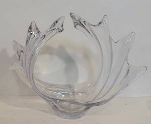 lot 41 image: Vintage Vannes France Art Glass Waves Bowl