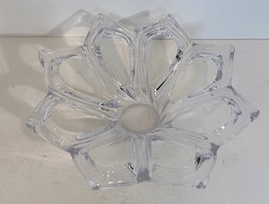 lot 43 image: Vintage Art Glass Flower Shaped Tray  Bowl