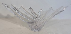 lot 44 image: Vintage Vannes France Art Glass Shallow Waves Bowl