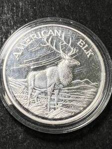 lot 07 image: 2 TROY OZ .999 FINE SILVER AMERICAN ELK ROUND IN AIRTITE