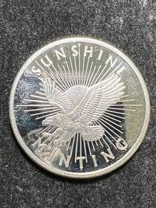 lot 35 image: HALF TROY OZ .999 FINE SILVER SUNSHINE MINTING ROUND