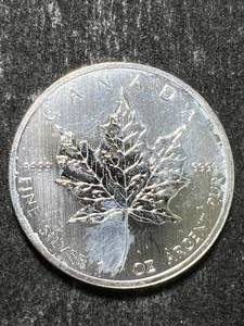 lot 40 image: 2012 CANADIAN MAPLE LEAF 1 TROY OZ .9999 FINE SILVER