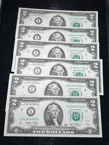 lot 74 image: 6 CONSECUTIVE SERIAL NUMBERED $2 BILLS