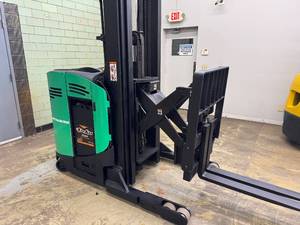 lot 4 image: Mitsubishi ESR15N Reach Forklift