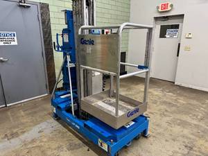 lot 3 image: 2000 Genie IWP20 Man Lift