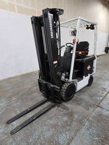 lot 5 image: 2016 Unicarrier BCX40 4000lb Electric Forklift