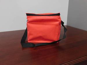 lot 34 image: 34 - Small Red Coolers