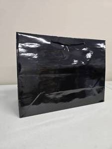 lot 32 image: Black Gloss Gift Bags - 16 x 6 x 12