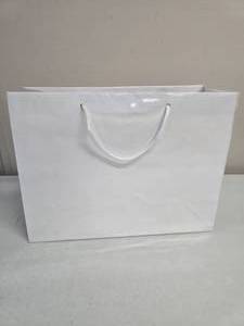 lot 38 image: White Gloss 16 x 6 x 12 Gift Bags