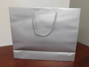 lot 40 image: Platinum Matte 16 x 6 x 12 Gift Bags