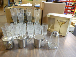 lot 19 image: Glassware and Cream and Sugar Servers
