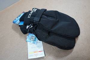 lot 40 image: Clam Ice Armor Delta Glomitts - 2XL