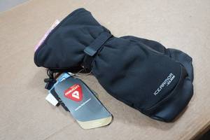 lot 41 image: Clam Ice Armor Womens Extreme Mitts - 2XL