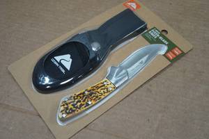 lot 102 image: Ozark Trail 7 Fixed Blade Knife
