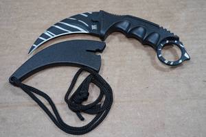 lot 105 image: Karambit Tiger Claw Neck Knife