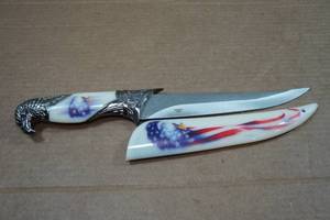 lot 106 image: Bald Eagle Theme Collector Knife