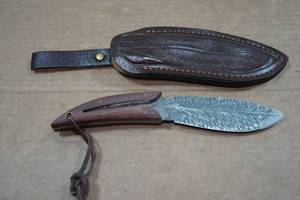 lot 112 image: Carbon Steel Feather Weight Hunting Knife