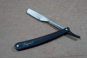 lot 117 image: Folding Straight Edge Razor