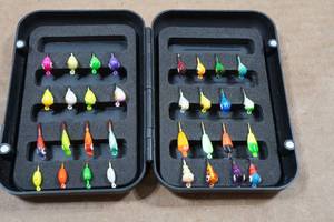 lot 137 image: 32 Glow in the Dark Ice Fishing Jigs