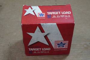 lot 214 image: 25 Stars and Stripes 12 Gauge 2-34Lead 8 Shot Shotshells