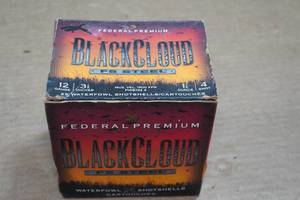 lot 227 image: 25 Federal Blackcloud FS 12 Gauge 3-12 Steel 4 Shot Shotshells