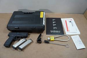 lot 1K image: Springfield Armory XD .40 S&ampW Semi-Auto Pistol - 3 Magazines