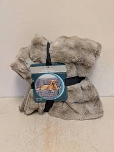 lot 16 image: BRENTWOOF WATERPROOF PET BLANKET & FURNITURE PROTECTOR TAN