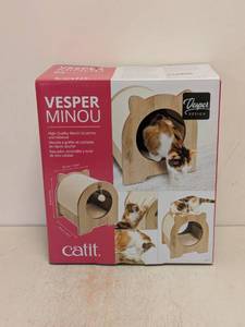 lot 34 image: NEW VESPER MINOU CATIT