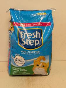 lot 56 image: FRESH STEP NON-CLUMPING PREMIUM CLAY LITTER WITH FEBREZE FRESHNESS