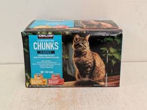 lot 57 image: KIRKLAND SIGNATURE 2-FLAVOR VARIETY PACK CHUNKS IN GRAVY 46PK.