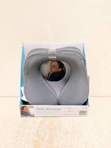 lot 66 image: NEW TRAVEL NECK PILLOW WITH COOLING TECHNOLOGY (GRAY)