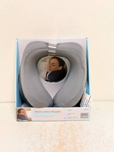 lot 136 image: NEW AIRIA LIVING TRAVEL NECK PILLOW (GRAY)
