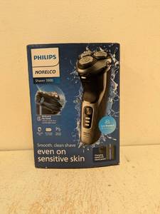lot 154 image: PHILIPS NORELCO SHAVER 3900