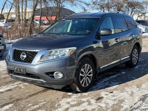 lot 29 image: 2014 NISSAN PATHFINDER SL 4x4  No Accidents  3rd Row Seating (NO RESERVE)