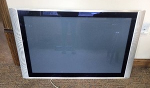 lot 9 image: Hitachi 46in Plasma TV with Wall Mount - Model 42HDS69