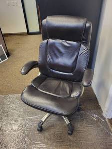 lot 34 image: Serta Black Leather Executive Office Chair - High-Back with Armrests