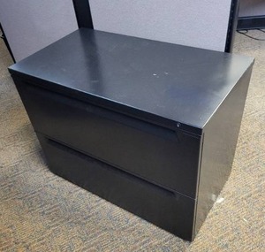 lot 44 image: Two-Drawer Filing Cabinet - 35.5 x 19.5 x 27 in - Black