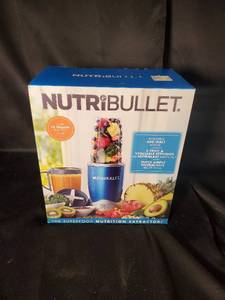 lot 1 image: NutriBullet 8-Piece Set Blender - 600W Motor
