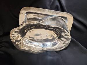 lot 24 image: Hammered Metal Serving Tray Set - Irregular Oval Dish & Rectangular Tray
