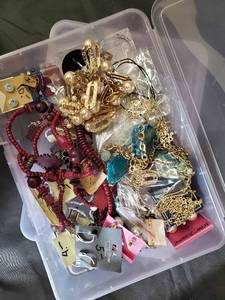 lot 51 image: Claires Assorted Jewelry Lot - Bracelets, Bangles, Earrings, Pearls, Rings