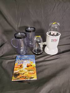 lot 58 image: Magic Bullet Blender Set - 4 Cups, Lids & Recipe Book