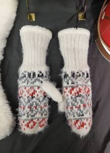 lot 67 image: 12 Days of Christmas Plates Set (12)  Holiday Ornaments & Knit Mittens