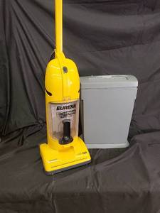 lot 94 image: Eureka The Boss SuperLite Upright Vacuum Bagless 16.0A & Paper Shredder